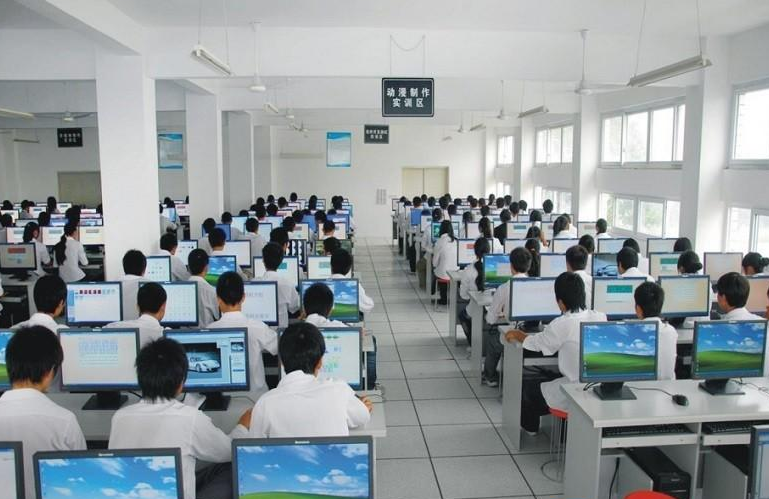 平?jīng)鰴C(jī)電工程學(xué)校計(jì)算機(jī)網(wǎng)絡(luò)技術(shù)專業(yè)深度解析 基礎(chǔ)扎實(shí)，開發(fā)潛力廣闊